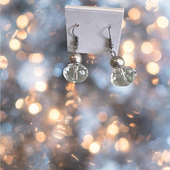 Elegant Silver Crystal Necklace and matching earrings necklace has a good weight - Picture 2 of 2